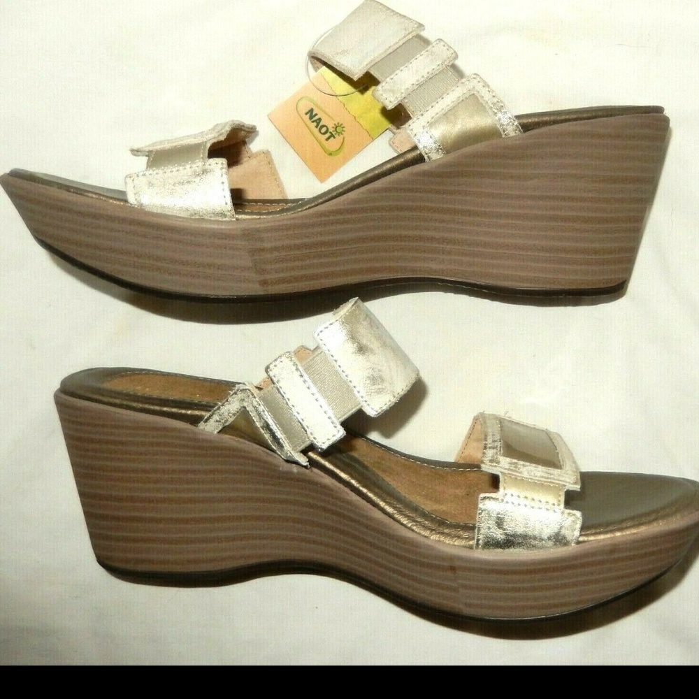 NEW Naot Treasure Metallic Wedge Sandals Size 11